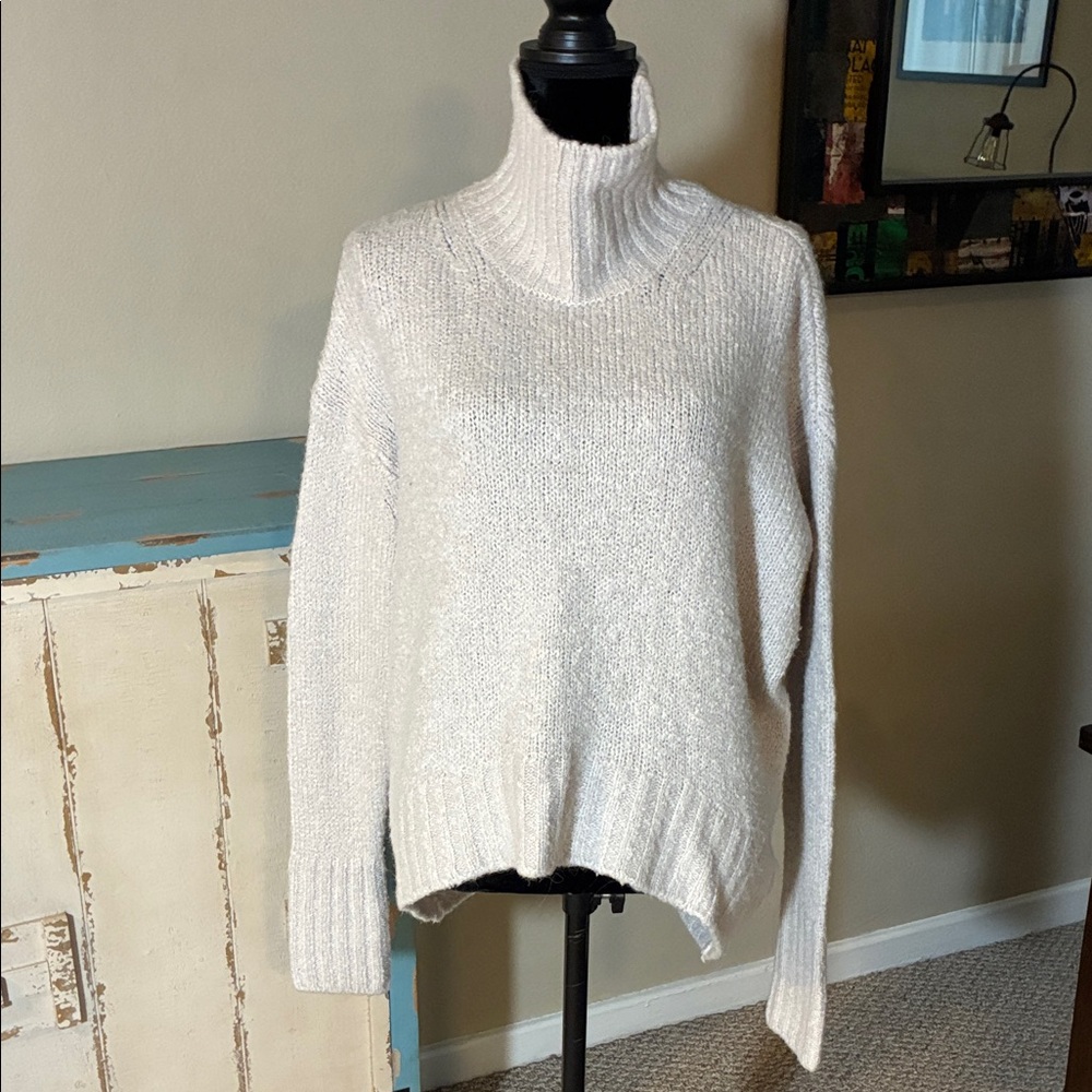 H&M Soft Cream Turtleneck Sweater. Size Small